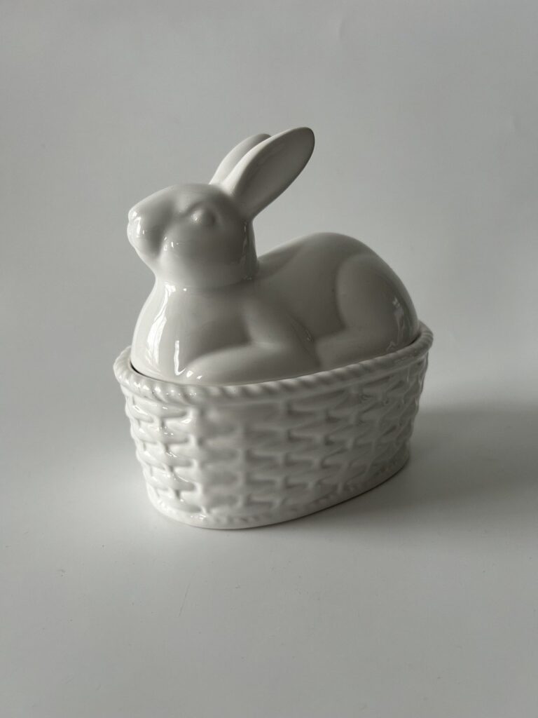 Банка "Зайка на корзині", 17 см